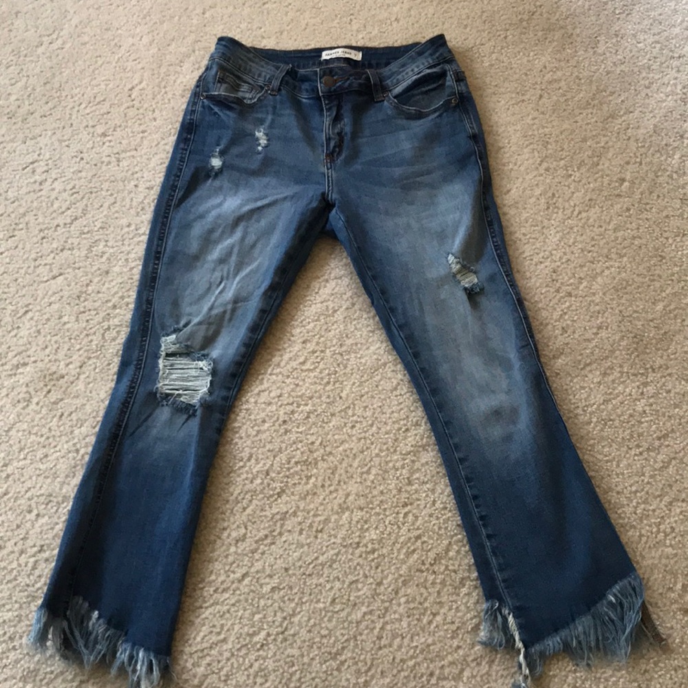 Super Cute On Trend Cropped Jeans with Stretch